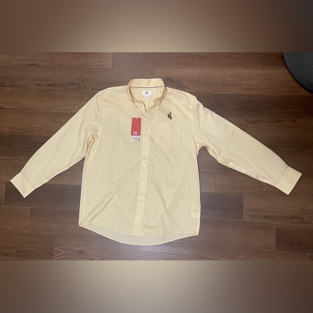 Cutter and buck NWT men’s button down yellow size L with horse riding embroider